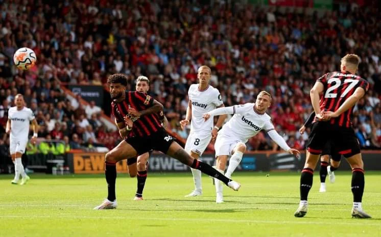 Nhiệm vụ giành điểm của Bournemouth trên sân Anfield là rất khó. Ảnh: Getty