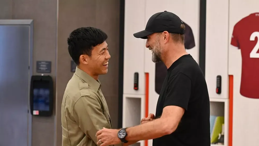 HLV Jurgen Klopp dành nhiều lời "có cánh" cho cậu học trò mới Endo. ẢNH: GETTY HLV Jurgen Klopp dành nhiều lời "có cánh" cho cậu học trò mới Endo. ẢNH: GETTY