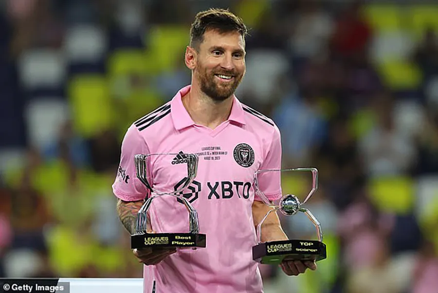 Messi nhận hat-trick giải thưởng, ngôi vô địch, vua phá lưới và cầu thủ xuất sắc nhất Leagues Cup. ẢNH: GETTY Messi nhận hat-trick giải thưởng, ngôi vô địch, vua phá lưới và cầu thủ xuất sắc nhất Leagues Cup. ẢNH: GETTY