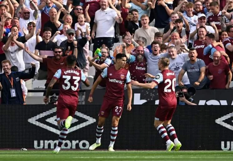 West Ham có trận đấu xuất sắc khi đánh bại Chelsea dù chỉ có 10 người trên sân. Ảnh: Getty