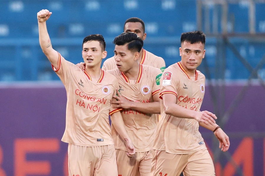 Công an Hà Nội tiến rất gần đến ngôi vô địch V-League. Ảnh: ANH PHƯƠNG