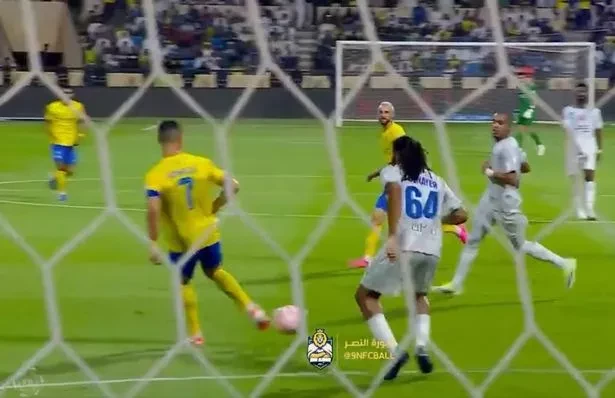 Pha đánh gót kiến tạo xuất sắc của Ronaldo cho Mane ghi bàn mở điểm cho Al Nassr. ẢNH: TWITTER