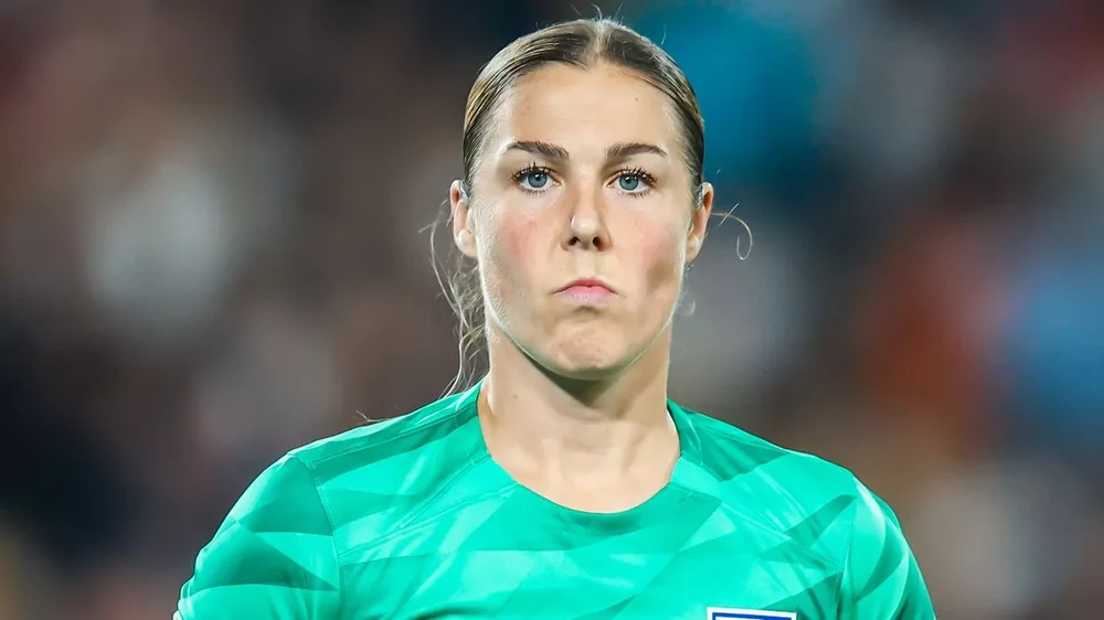 MU từ chối bán Mary Earps cho Arsenal với giá kỷ lục thế giới cho một thủ môn. ẢNH: GETTY MU từ chối bán Mary Earps cho Arsenal với giá kỷ lục thế giới cho một thủ môn. ẢNH: GETTY