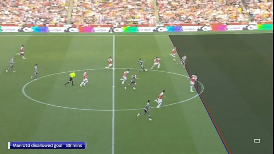 Tình huống việt vị rất nhạy cảm của Garnacho. ẢNH: MIRROR