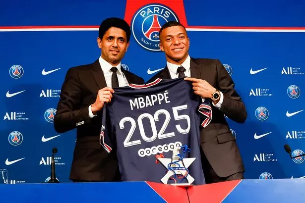 Al-Khelaifi nâng vị thế của Mbappe tại PSG, bất chấp cả hai từng nhiều lần mâu thuẫn với nhau. ẢNH: GETTY Al-Khelaifi nâng vị thế của Mbappe tại PSG, bất chấp cả hai từng nhiều lần mâu thuẫn với nhau. ẢNH: GETTY