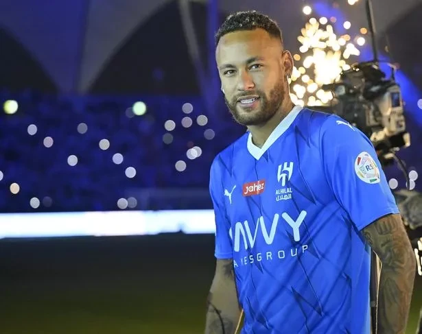 Neymar trong lễ ra mắt Al Hilal nhưng anh chưa chơi trận chính thức nào cho CLB mới. ẢNH: GETTY