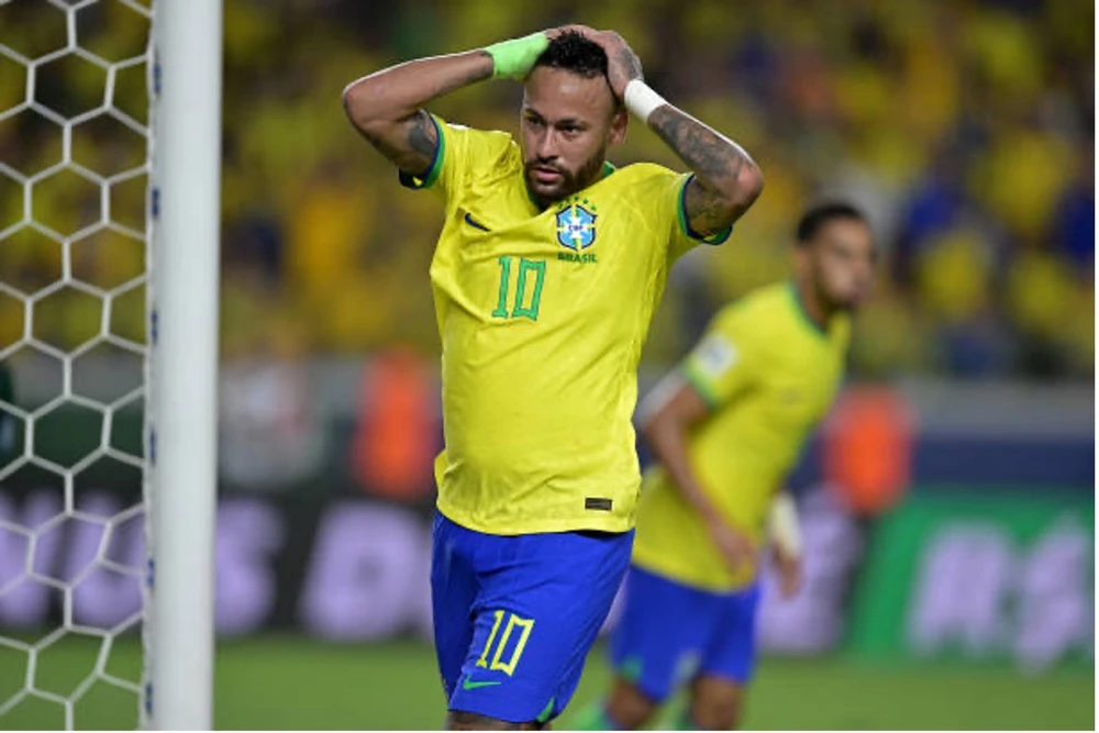 Neymar bỏ lỡ phạt đền. Ảnh: GETTY