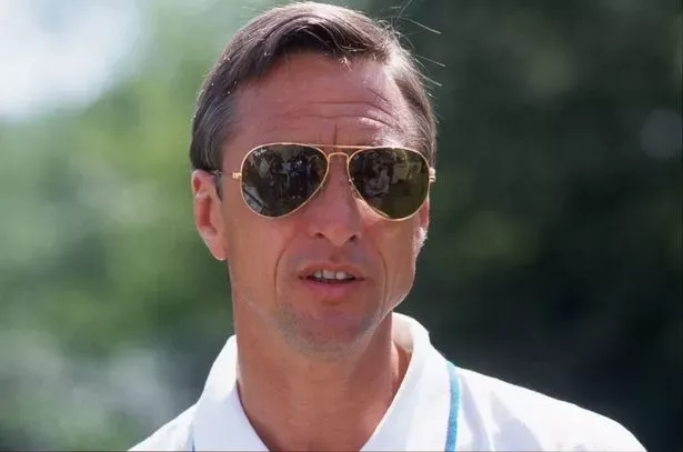 Johan Cruyff là đại diện của lối chơi bóng đá tổng lực. ẢNH: GETTY Johan-Cruyff.jpg