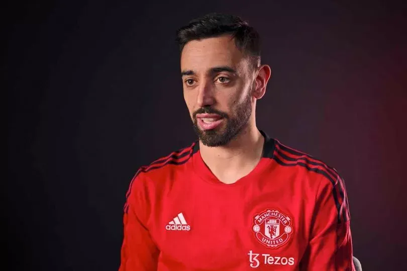 Bruno Fernandes chia sẻ niềm tự hào vì mang băng đội trưởng MU. ẢNH: MIRROR bruno-fernandes.jpg