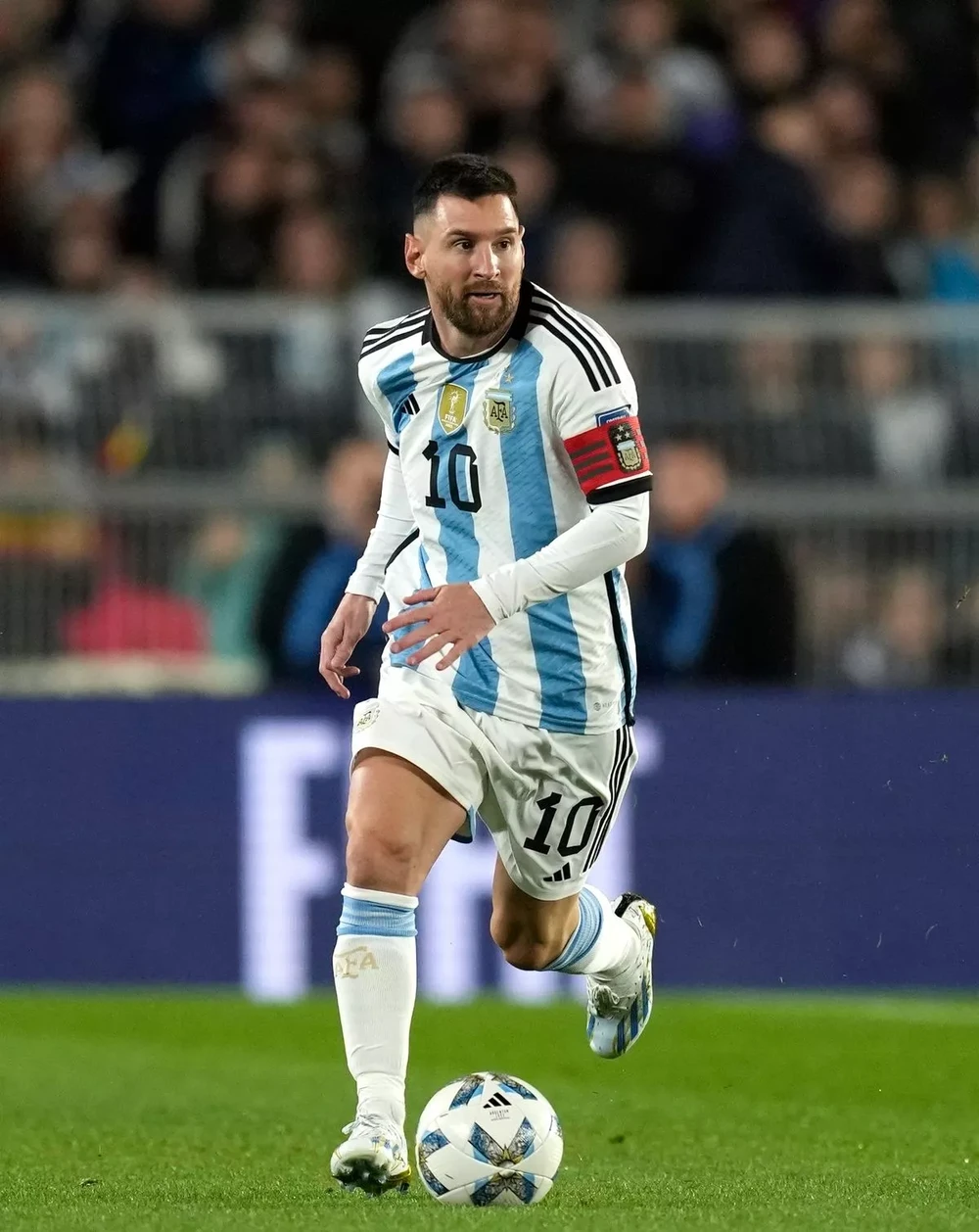 Messi chỉ chơi 1 trong 2 trận cho tuyển Argentina ở vòng loại World Cup 2026 vừa qua. ẢNH: AP messi-argentina.jpg