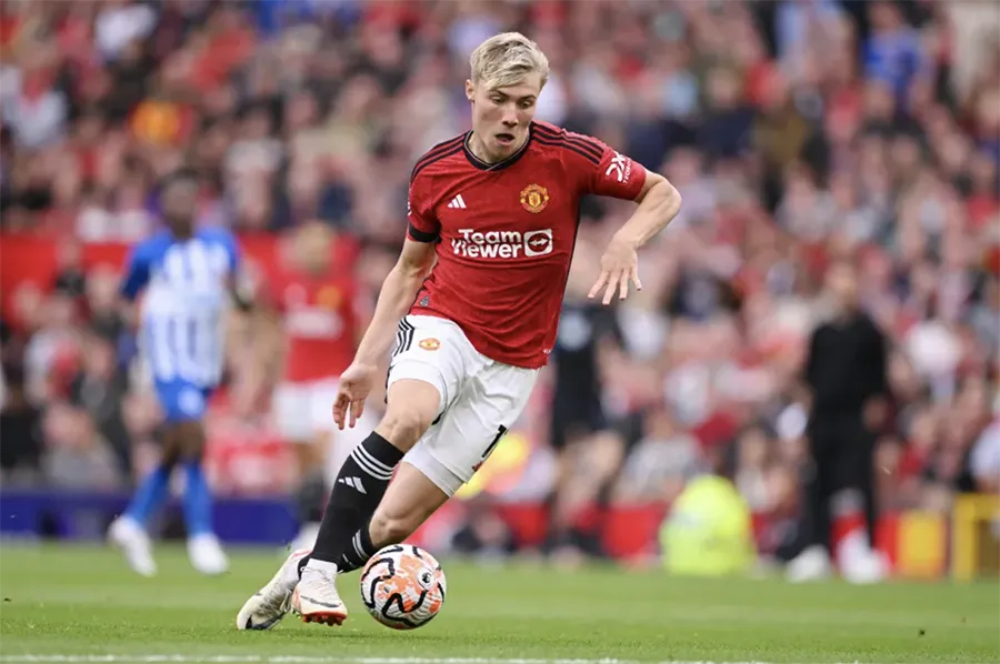 Các fan MU kỳ vọng rất lớn vào Hojlund và luôn mong đợi anh có mặt trên sân. ẢNH: GETTY ramus-hojlund-manchester-united.png
