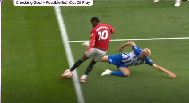 Fan MU không hài lòng về bàn thắng bị từ chối của Hojlund. ẢNH: PREMIER LEAGUE fan-mu.jpg