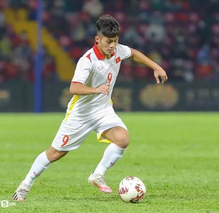 Quốc Việt có cú đúp giúp Việt Nam thắng Mông Cổ 4-2. Ảnh: CTP olympic-viet-nam.jpeg