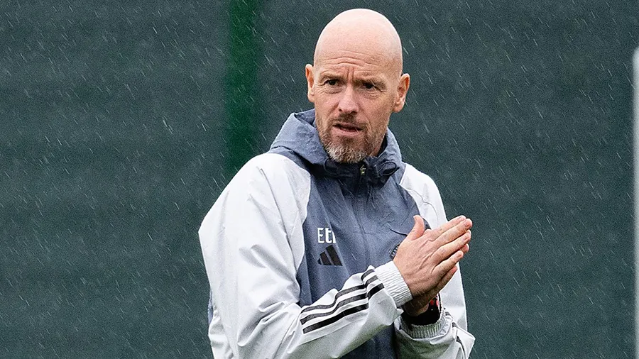 Ten Hag vẫn được BLĐ MU đảm bảo tương lai. ẢNH: GETTY manchester-united-erik-ten-hag.jpeg