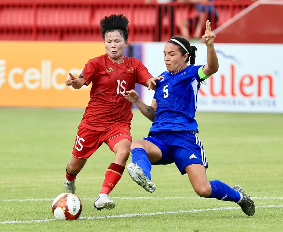 Bích Thùy ghi bàn ấn định tỉ số 2-0 từ đường chuyền của Dương Thị Vân. IMG_6104.jpeg