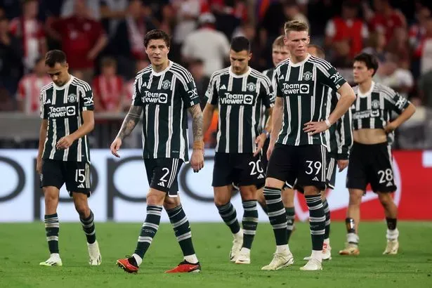 MU đang gặp khủng hoảng cả về vấn đề phong độ lẫn nhân sự. ẢNH: GETTY manchester united, phòng thay đồ MU
