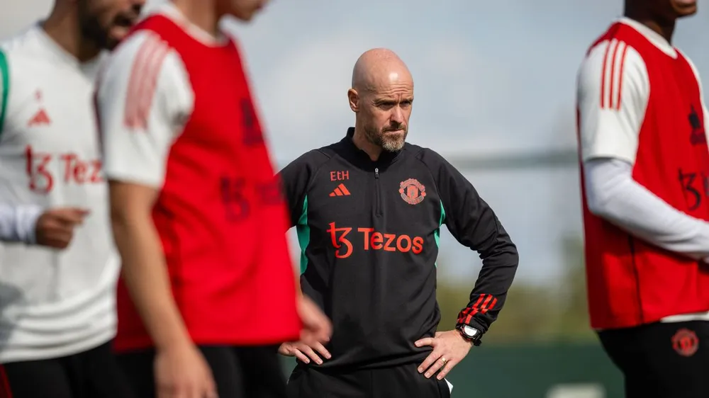 Erik Ten Hag khẳng định các cầu thủ MU phải đoàn kết làm việc cùng nhau mới có thể trở lại. ẢNH: GETTY manchester-united-erik-ten-hag.jpeg