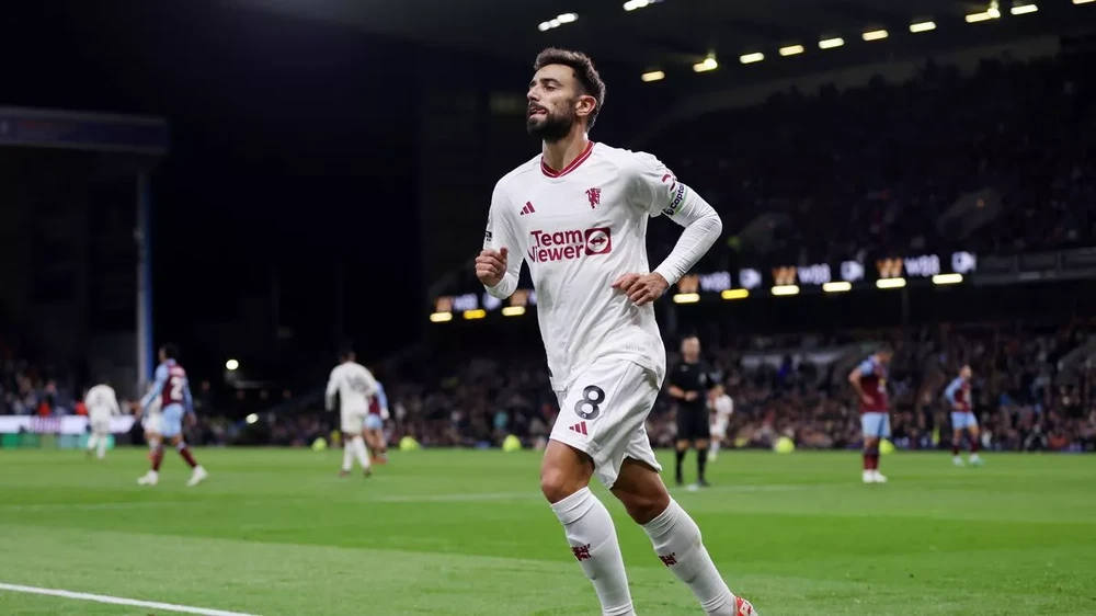 Đội trưởng Bruno Fernandes tỏa sáng đúng lúc mang về 3 điểm cho MU. ẢNH: GETTY bruno-fernandes-manchester-united.jpg