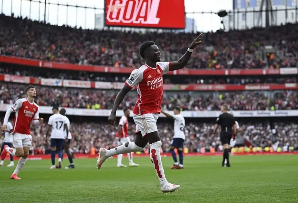 Bukayo Saka tiếp tục tỏa sáng khi góp công lớn vào 2 bàn thắng của Arsenal. Ảnh: Reuters Arsenal-saka.jpeg