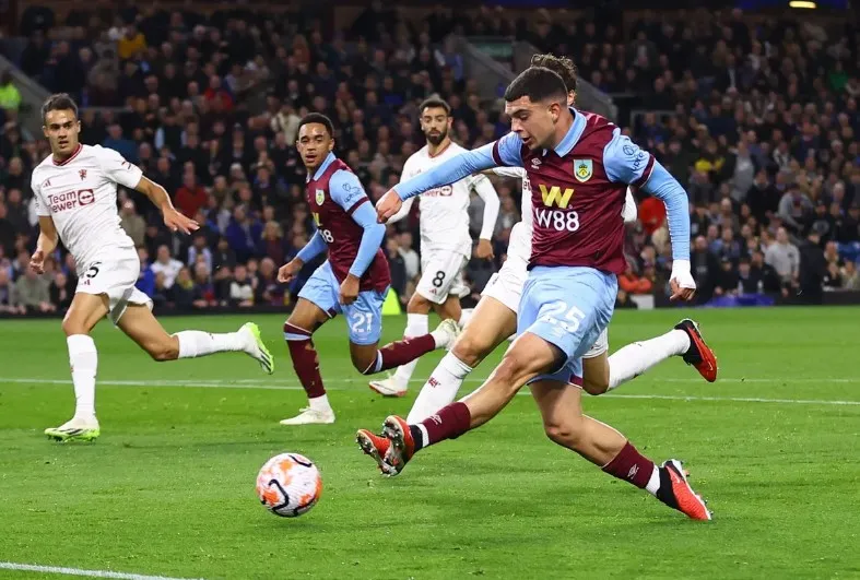 Nếu may mắn Burnley đã có bàn thắng dẫn trước. Ảnh: Getty manchester-united-premier-league.jpeg