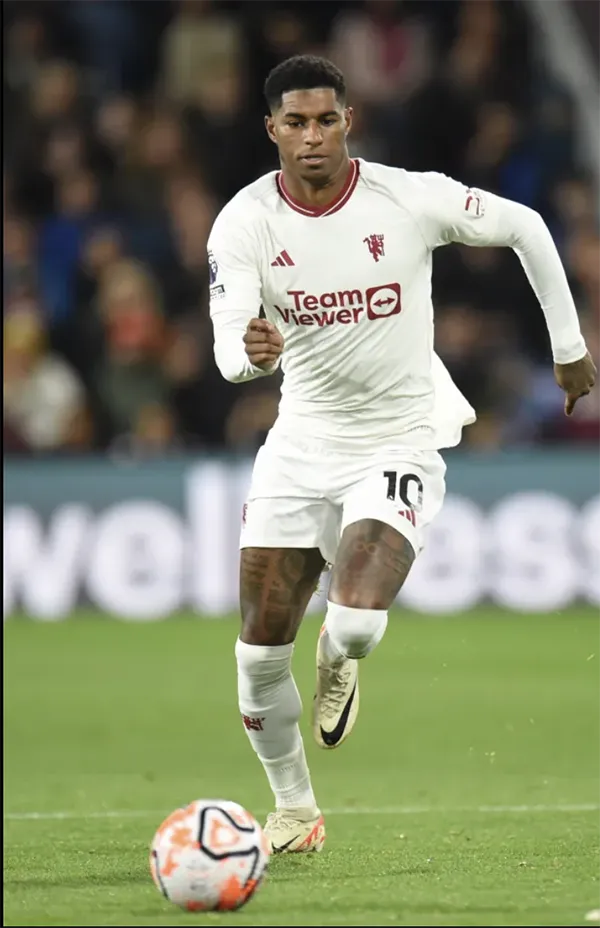 Marcus Rashford là cầu thủ trụ cột của Man United và trưởng thành từ lò đào tạo trẻ của "quỷ đỏ" thành Manchester. ẢNH: EPA MARCUS-RASHFORD.png