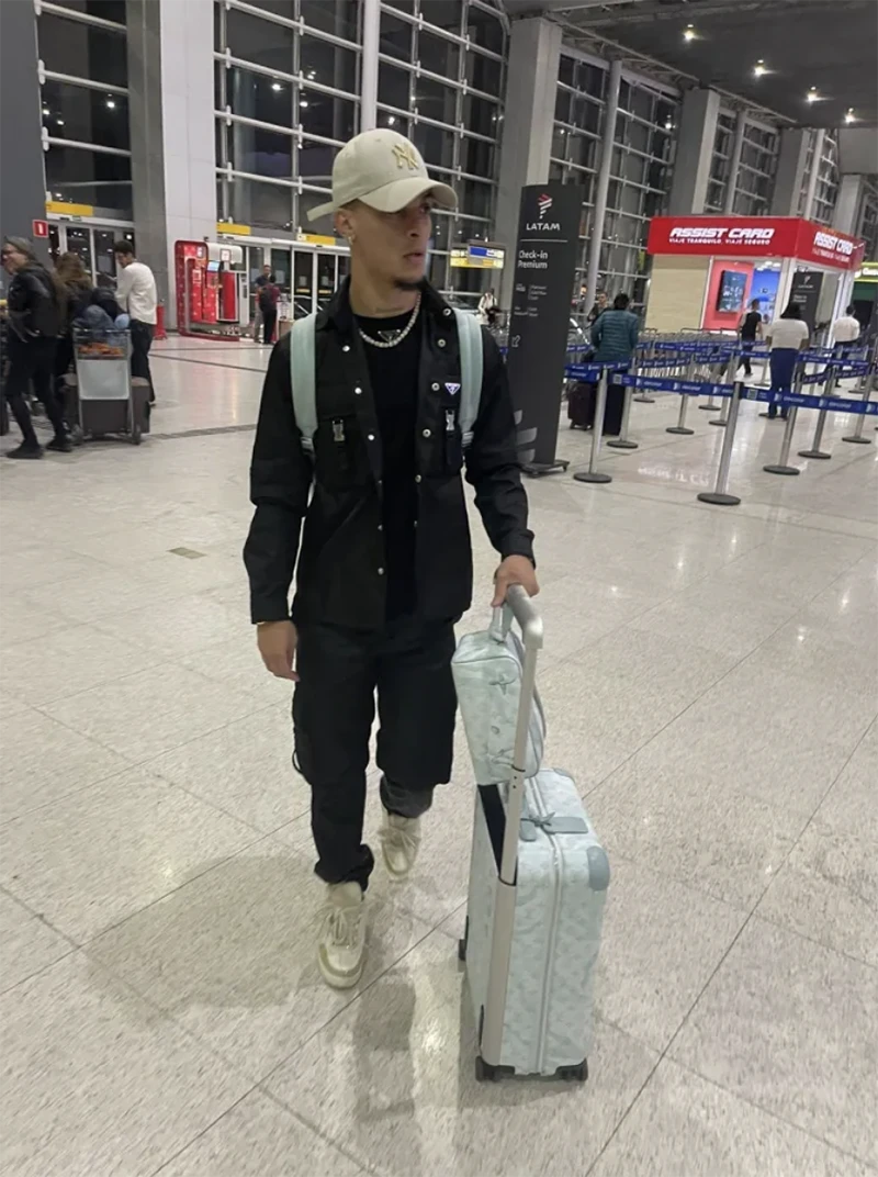 Hình ảnh Antony tại sân bay Sao Paolo. ẢNH: SUN SPORTS antony-tro-lai-anh.png