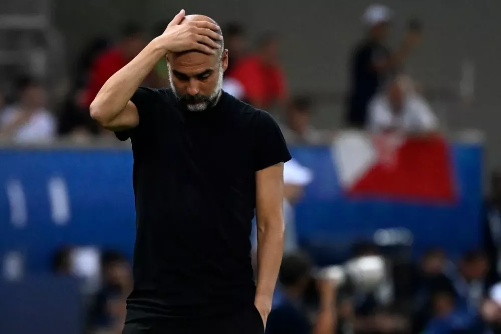 Pep Guardiola đau đầu vì Man City phải đá liên tục, lại còn gặp vấn đề về việc di chuyển đến các địa điểm thi đấu. ẢNH: GETTY man-city-pep-guardiola.jpg