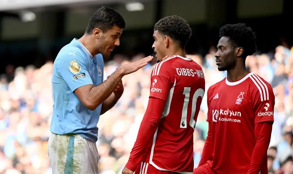 Vắng Rodri, tuyến tiền vệ của Man City giảm đi sức mạnh đáng kể. Ảnh: Getty rodri-man-city.jpeg