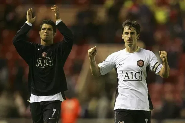Ronaldo và Neville thời điểm còn chơi cùng nhau tại MU. ẢNH: GETTY ronaldo-neville-manchester-united.jpg