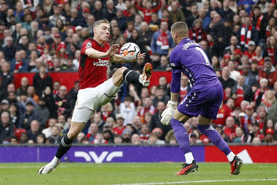Rasmus Hojlund đang là sự lựa chọn số 1 của HLV Ten Hag trên hàng công MU. Ảnh: Getty hojlund-manchester-united.jpeg