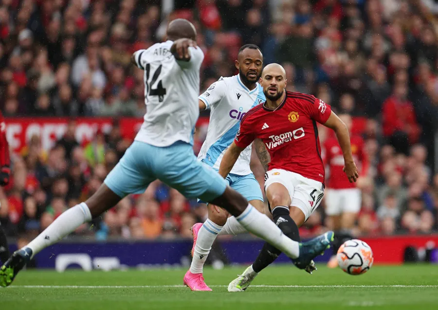 Sofyan Amrabat chưa thể hiện được nhiều trong màu áo của MU. Ảnh: Getty manchester-united-amrabat.jpeg
