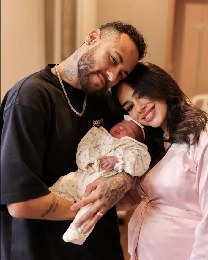 Neymar và Bruna Biancardi hạnh phúc bên thiên thần nhỏ. ẢNH: INSTAGRAM NEYMAR con-gai-neymar-6.png