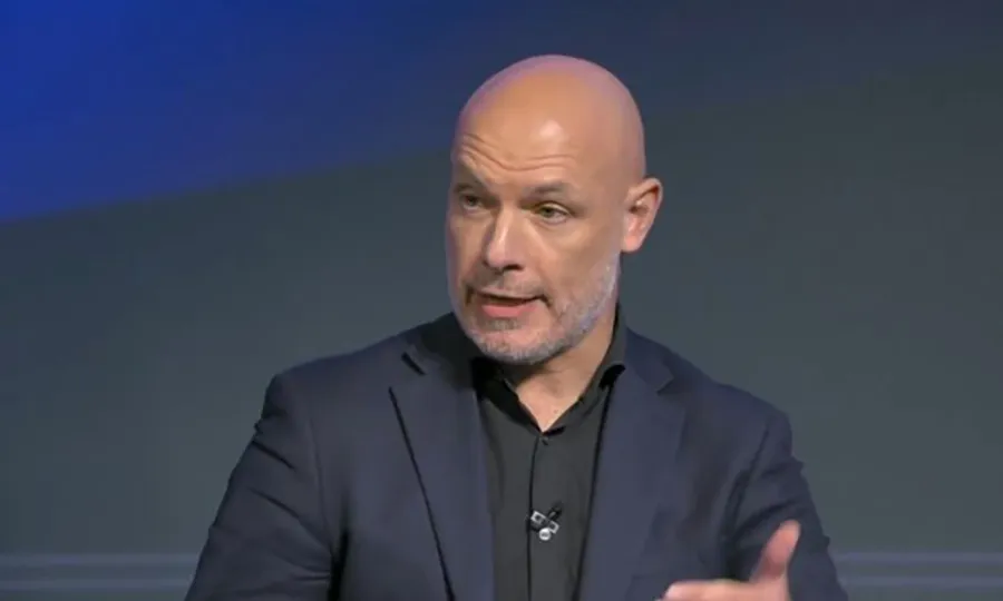 Howard Webb sẽ lên truyền hình giải quyết sự cố VAR của Liverpool. ẢNH: SKY SPORTS Howard-Webb-premier-league-liverpool-var.jpeg