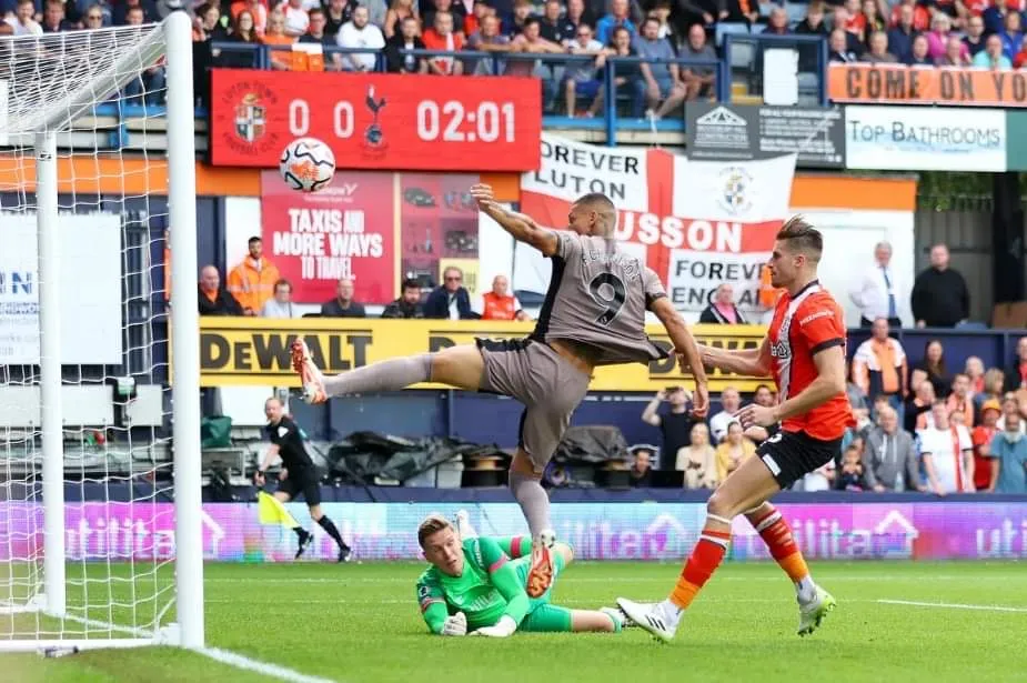 Richarlison vô duyên trước các cơ hội do đồng đội tạo ra. Ảnh: Getty Tottenham-premier-league.jpeg