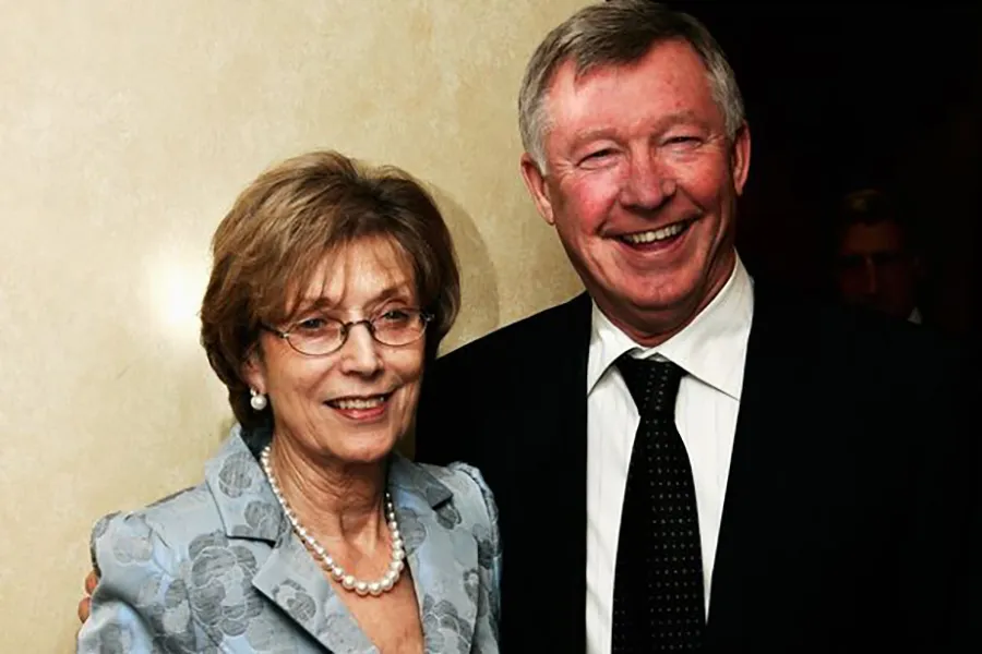 Sir Alex Ferguson cùng vợ Cathy Lady. ẢNH: GETTY man-united-cathy-sir-alex-ferguson.jpeg
