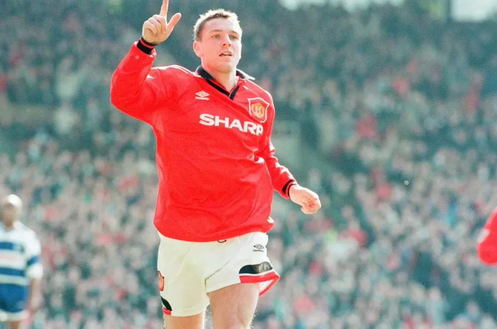 Màn ăn mừng bàn thắng của Lee Sharpe... ẢNH: MIRRORPIX lee-Sharpe-manchester-united.jpg