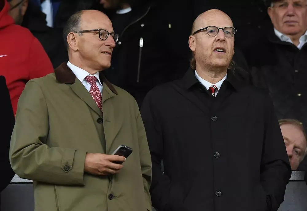 Nhà Glazer vẫn chưa đưa ra quyết định cuối cùng trong việc bán MU. ẢNH: AFP manchester-united-glazer.jpg