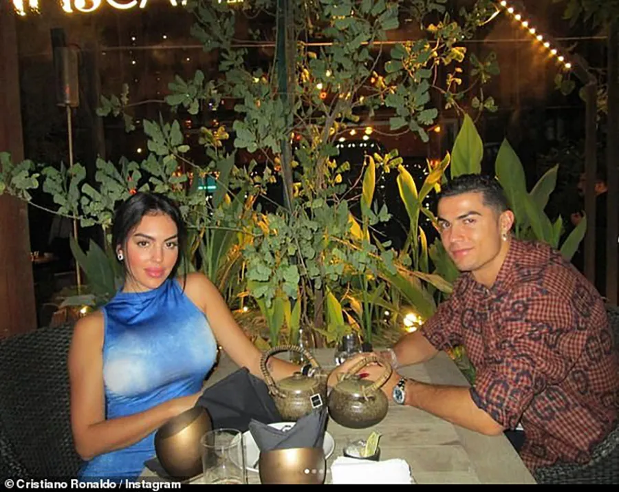 Cristiano Ronaldo đang sống hạnh phúc với Georgina Rodriguez và các con. ẢNH: INSTAGRAM RONALDO ronaldo-Rodriguez.jpg