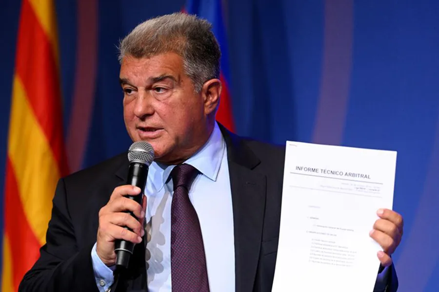 Joan Laporta bị buộc tội đưa hối lộ, tham nhũng, làm giả tài liệu. ẢNH: GETTY barcelona-joan-laporta.jpeg