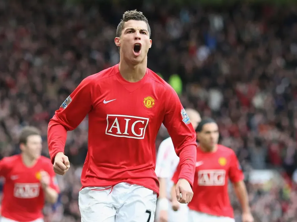 Sự nghiệp của Ronaldo thăng hoa từ khi chuyển đến MU. ẢNH: GETTY manchester-united-cristiano-ronaldo.jpg