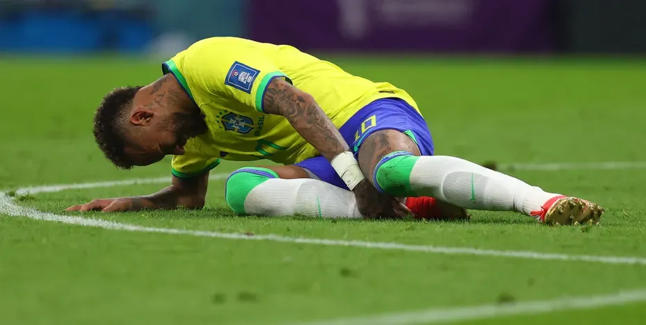 Neymar chấn thương nặng nghỉ thi đấu dài hạn. Ảnh: Getty Neymar-chan-thuong.png