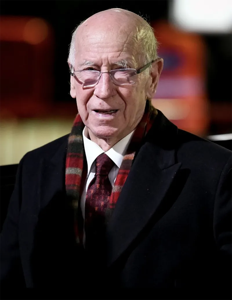 Sir Bobby Charton là huyền thoại của MU và tuyển Anh. ẢNH: GETTY sir-Bobby-Charton-manchester-united.png