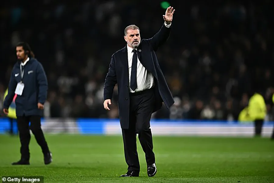 Postecoglou "vẩy cây đũa thần" thay đổi hoàn toàn Tottenham. ẢNH: GETTY tottenham-Postecoglou.jpg