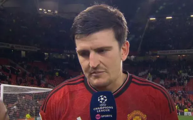 Maguire dành tặng chiến thắng cho huyền thoại MU Sir Bobby Charlton. ẢNH: TNT SPORTS harry-maguire.jpg