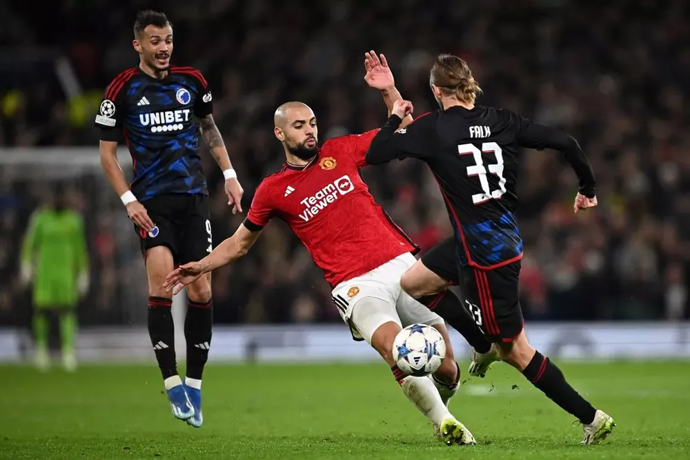 MU có hiệp 1 đầy khó khăn trước Copenhagen và có thể thủng lưới bất cứ lúc nào. ẢNH: GETTY manchester-united-sofyan-amrabat.jpg