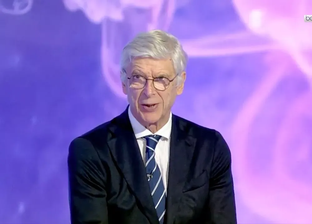 Wenger tiếc cho một đội bóng lớn như MU rơi vào cảnh lụn bại, không còn hi vọng gì. ẢNH: GETTY manchester-united-arsenal-wenger.jpg