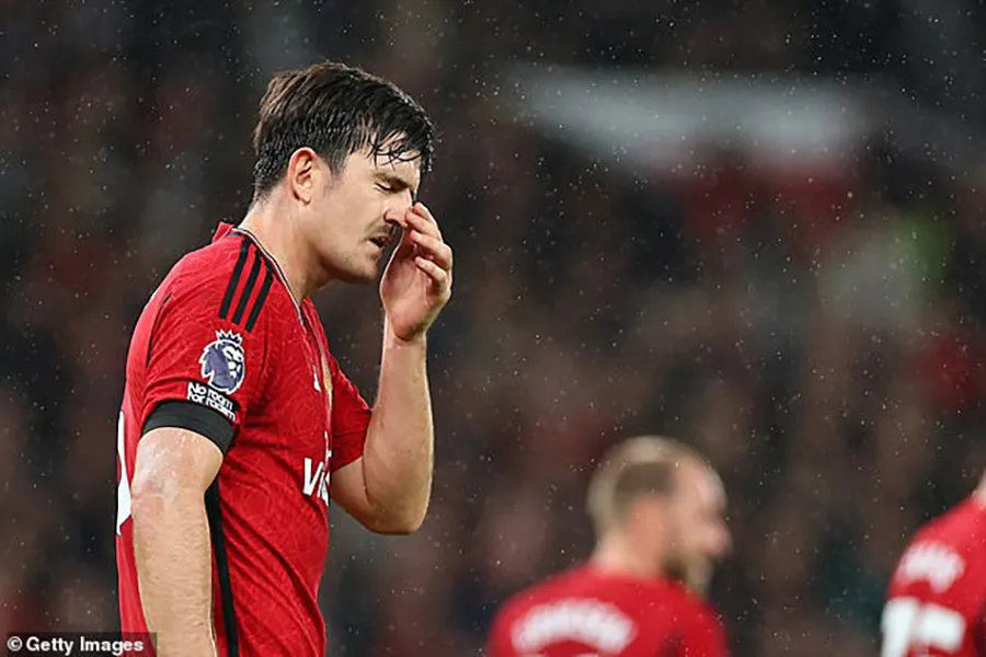 Trước mùa giải mới, Ten Hag đã tước băng đội trưởng MU của Harry Maguire và trao lại cho Bruno Fernandes. ẢNH: GETTY manchester-united-harry-maguire.jpg