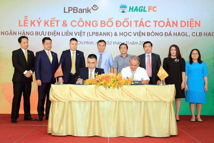 Chủ tịch VFF chứng kiến lễ ký kết hợp tác của HA Gia Lai và LPBank. Ảnh: ANH HUY IMG_6697.jpeg
