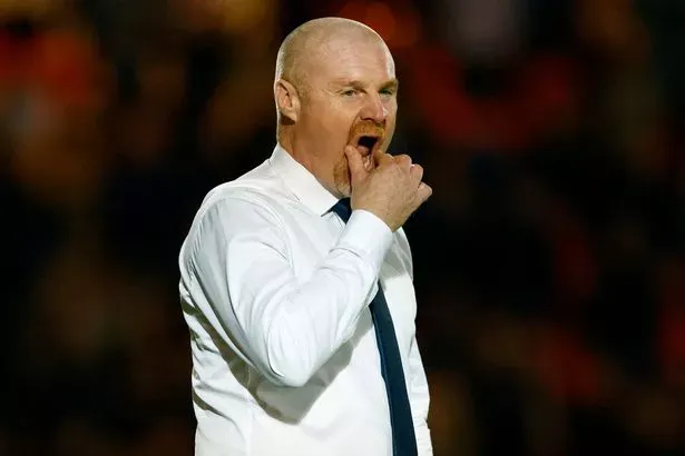 everton bị trừ 10 điểm