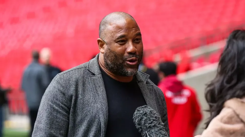John Barnes tin rằng Salah sẽ đến Saudi Arabia thi đấu. ẢNH: GETTY liverpool-Barnes.jpg